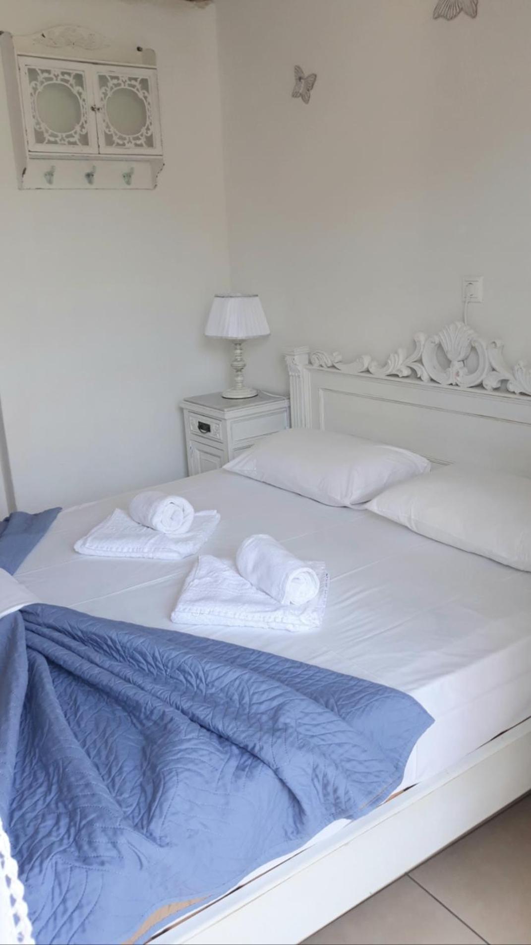 Christos Rooms Palaiochora Phòng bức ảnh