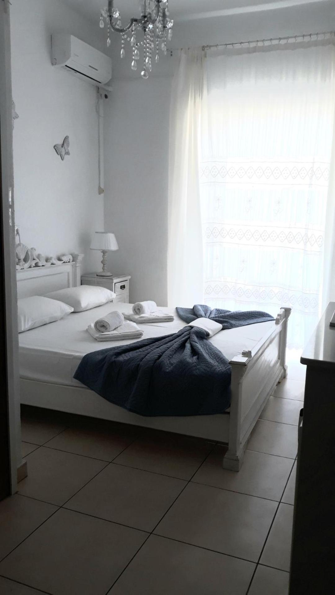 Christos Rooms Palaiochora Phòng bức ảnh