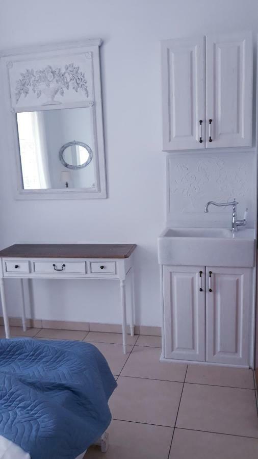 Christos Rooms Palaiochora Ngoại thất bức ảnh