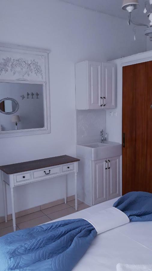 Christos Rooms Palaiochora Ngoại thất bức ảnh